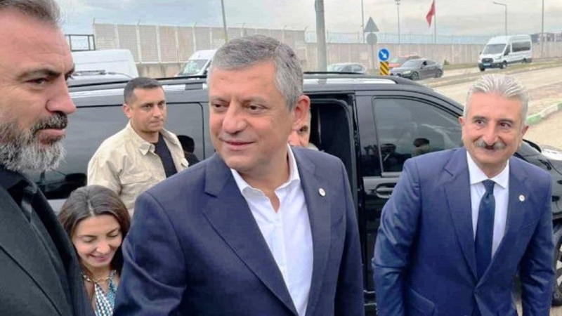 Özgür Özel ve Yeni Parti heyeti tutuklu Başkan Bozbey'i cezaevinde ziyaret etti